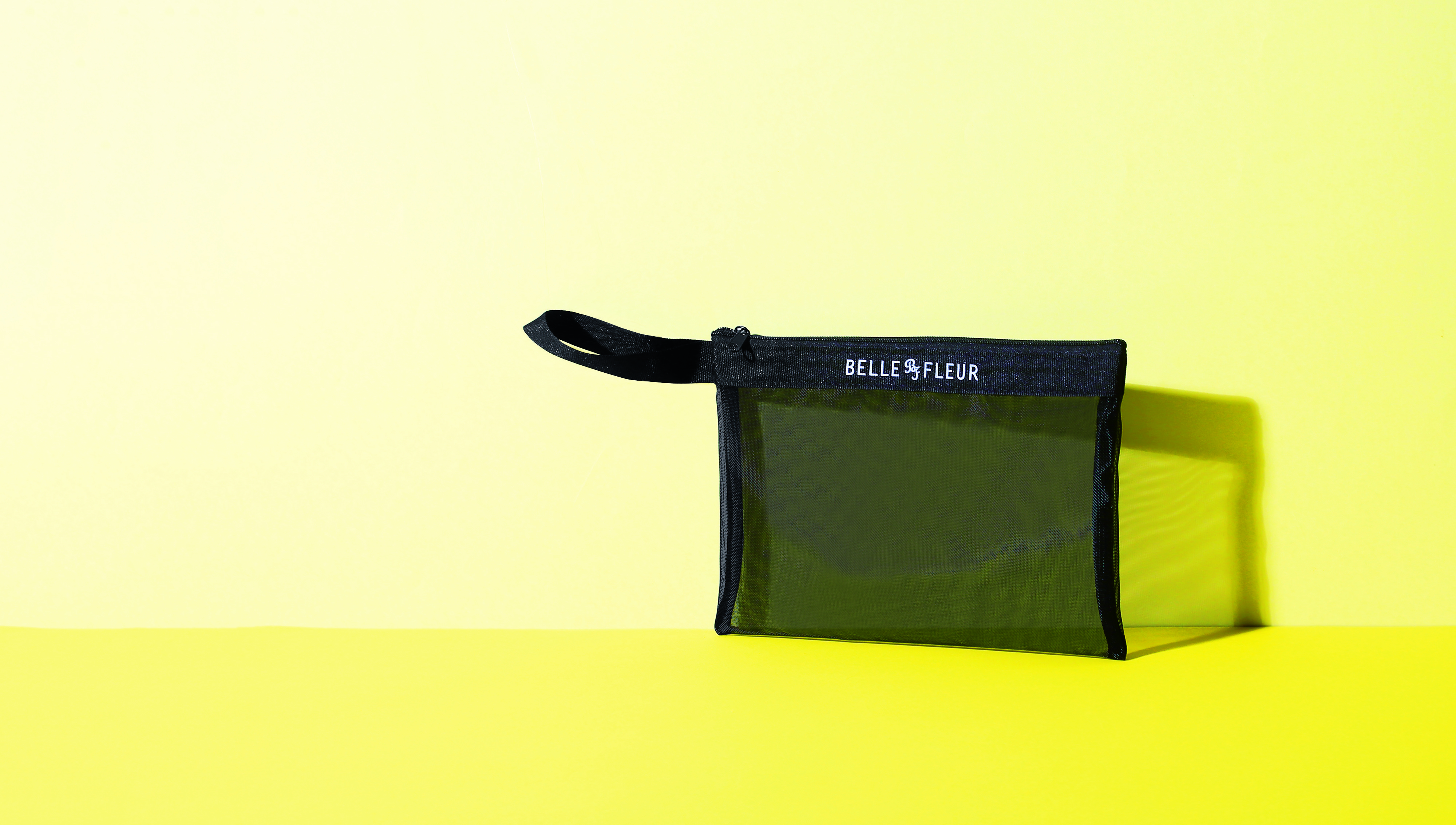 プラシャープ・ストラップ付きメッシュフラットポーチ