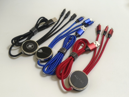 光る充電ケープル